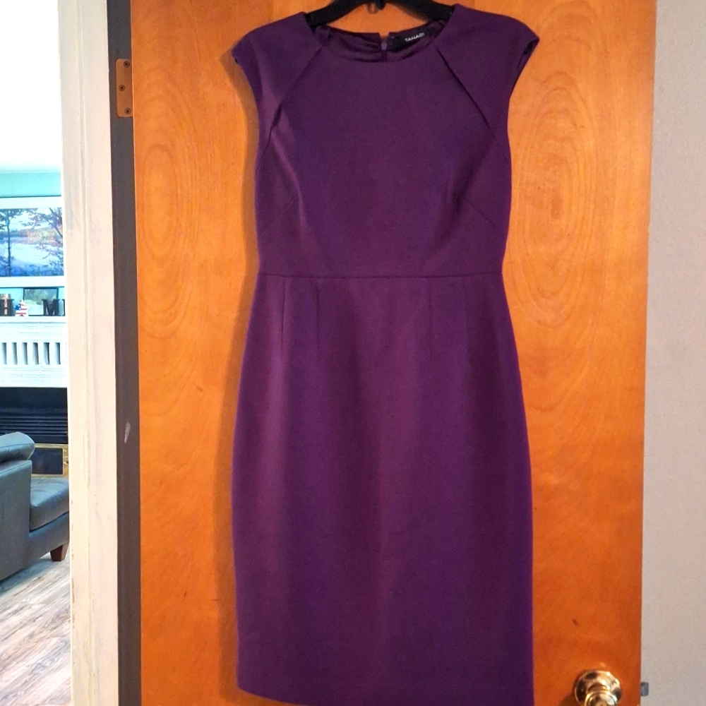 Tahari sleeveless sheath dress plum color size 6 - Picture 2 of 2